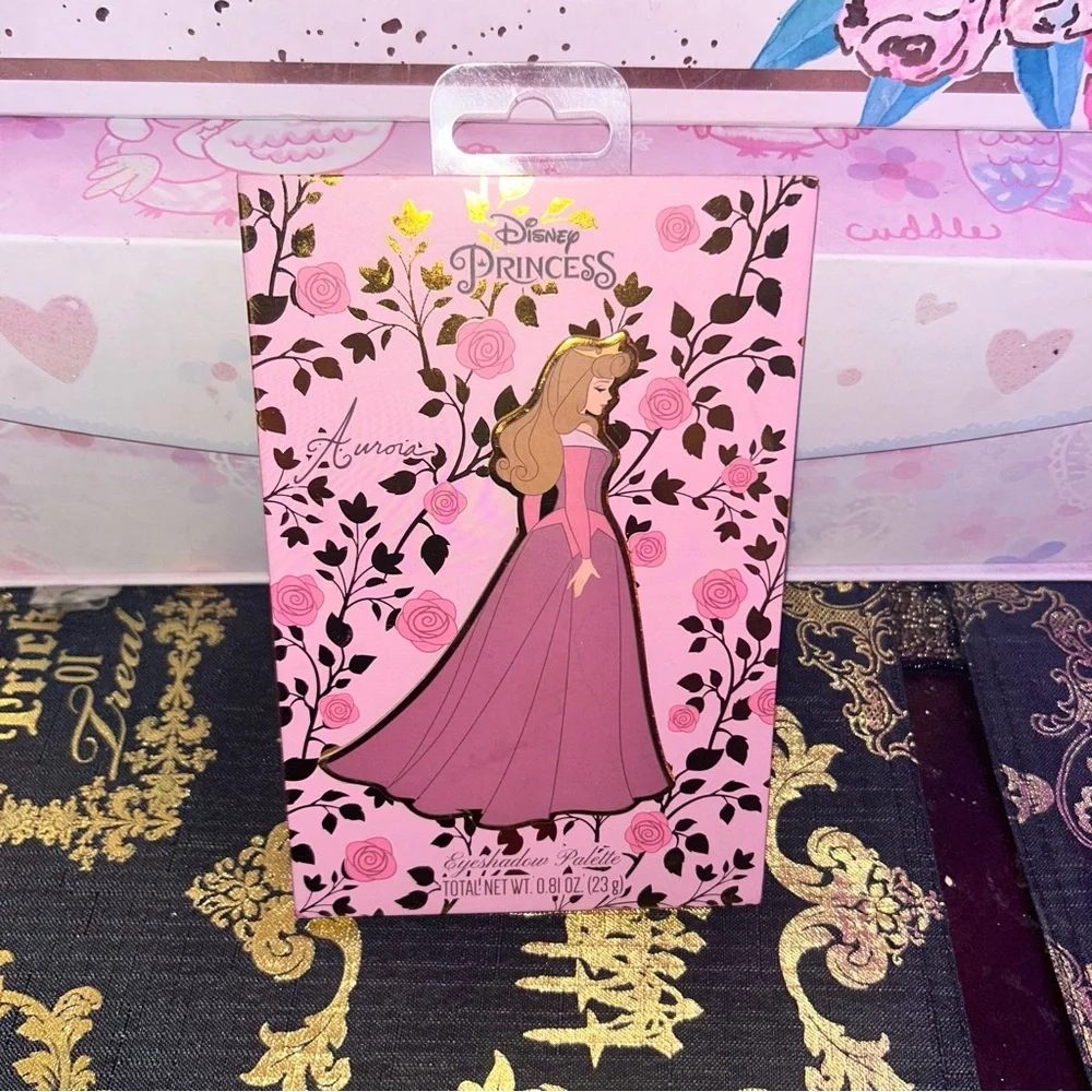 DISNEY Princess Sleeping Beauty AURORA - 12 Color Eyeshadow Palette With Mirror.